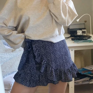 Volangkjol prickig - Jättebra skick🤍