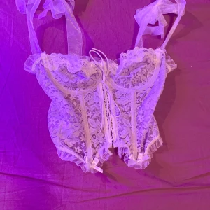 Korsett topp - Jätte fin korsett corset top som inte kommer till användning, frakten ligger på 45kr 💕💕