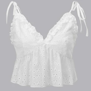 Vit topp - Supergullig linne/topp som aldrig kommit till användning, Stl 38. Axelbanden går att knyta efter önskad storlek🥳