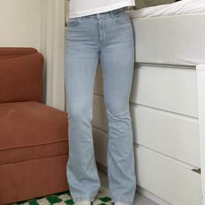 Bootcut jeans från Zara. Modellen TALL (jag är 178cm lång)