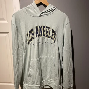 Ljusgrön hoodie - Tunn hoodie med Los Angeles tryck