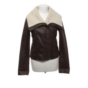 Läderjacka - En snygg brun läder jacka från review!!