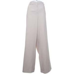 Vida byxor  - Vida byxor, storlek 50. Köpt secondhand (online) men var för stora i midjan. PM om frågor uppkommer. Köparen står för frakten, jag ansvarar inte för paketet under frakten.  