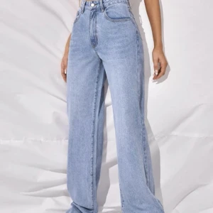 Ljusblå jeans - Sitter jättefint, långa i benen.