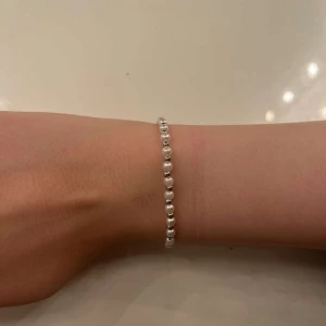 Armband  - Vi är ett Uf företag som säljer egengjorda armband, detta armband säljs där 39 kr/st+ frakt på 13 kr💕hör av dig vid intresse 