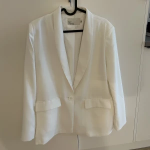 Vit kavaj - En jättefin vit kavaj!!