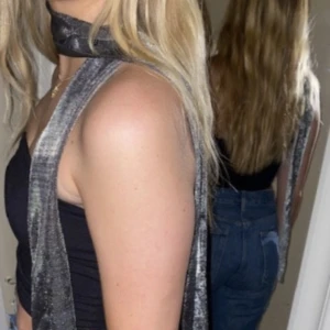Skinny scarf metallic - Kommer säljas på jealoussecondhand.com 💕