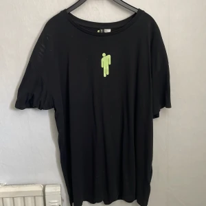 Billie Eilish  - Stor i storleken, lite smutsig men tvättas såklart innan