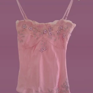 Rosa linne - Så himla fin rosa topp men den sitter för tajt på mig