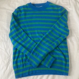 Zara stickad tröja - Fin stickad tröja från Zara i storlek S. Säljer då den inte kommer till användning längre💘 original pris 400kr