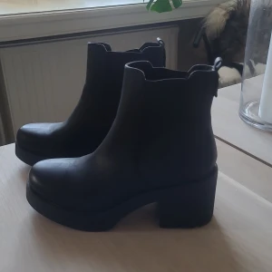 Nya boots - Oanvända svarta boots.
