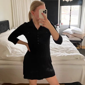 Skjortklänning - Kort skjortklänning ifrån Lindex. I storlek M, men skulle mer säga S. Knappt använd.   Nypris: 249kr Mitt pris: 30kr  Skicka meddelande om du vill ha flera bilder.  Vid snabb affär kan priset diskuteras! 💸 Kan mötas i Tyresö eller skickar!   #lindex 