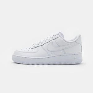 Nike air force 1 - Från Zalando. Helt oanvänd, säljer för att jag glömde returnera dem. Storlek 39. Kan gå ner i pris vid snabb affär.