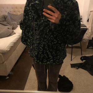 Zadig&Voltaire Jacka  - Zadig&Voltaire jacka köpt på Zadig&Voltaire butiken i Stockholm förra vintern. Skriv för fler bilder. Pris kan diskuteras! 