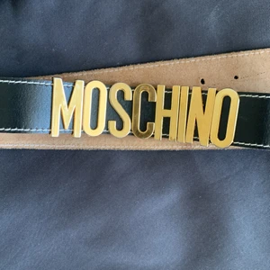 Moschino skärp - Moschino skärp med läder band