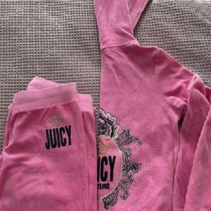 Juicy courture  - Säljer ett par oanvända juicy courture dress i storlek L pga felbeställning. 