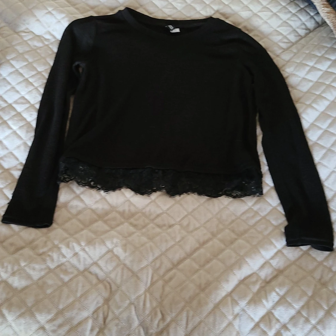 Fin svart tröja med spets 