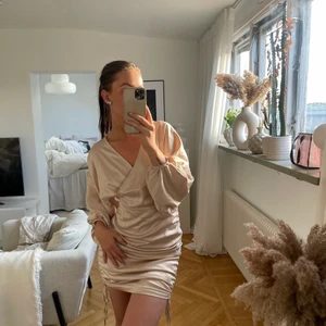 Klänning bubbleroom  - Rensat garderoben, vill ni ha flera plagg går det att ordna paketpris & samfrakt!😄