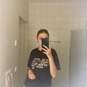 Travis scott t shirt - Använd fåtal gånger.