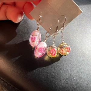 Super snygga örhängen äkta silver  - Super snygga örhängen i äkta silver. Mycket fint skick. 150kr  Första rosa par är såld  Andra kvar 70kr plus frakt 