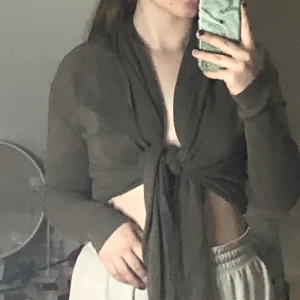 Hunkydory essentials kofta/tröja - Plagget är sparsamt använt men rätt gammalt. Hittar ingen storlek på plagget men passar som S. 