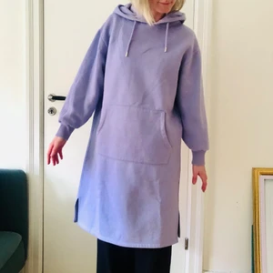 Lila lavendel lång hoodie klänning nu-in - Lila lavendel lång hoodie klänning från nu-in i strl M.