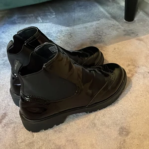 Vero Moda skor - Snygga Vero Moda skor i fint skick. Är sällam använda, storlek 37.