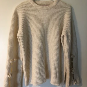 Stickad tröja - Stickad tröja med detaljer 110+frakt 😊