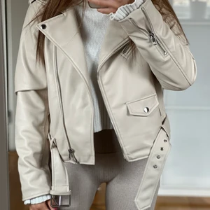 Skinnjacka - Helt ny skinnjacka från Zara i storlek M, nypris 599kr