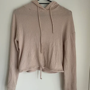 Gina tricot  - Jättefin tröja säljer då den inte är min stil den är andvänder ett fåtalgången. Pris kan diskuteras 