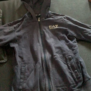 EA7 - Bra skick. Inte använd på ett bra tag. Storlek 160 cm. 