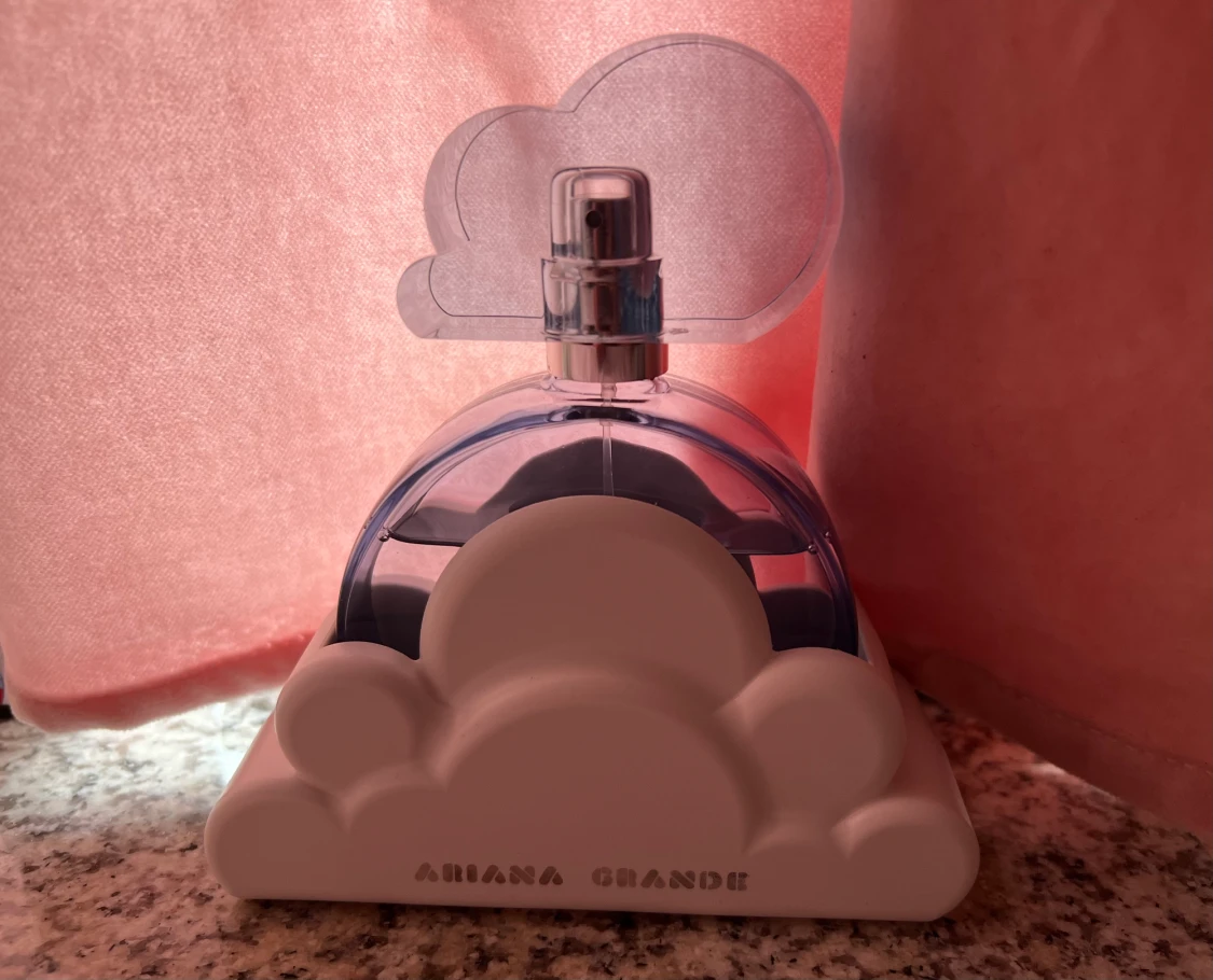 Ariana Grande Cloud - 90