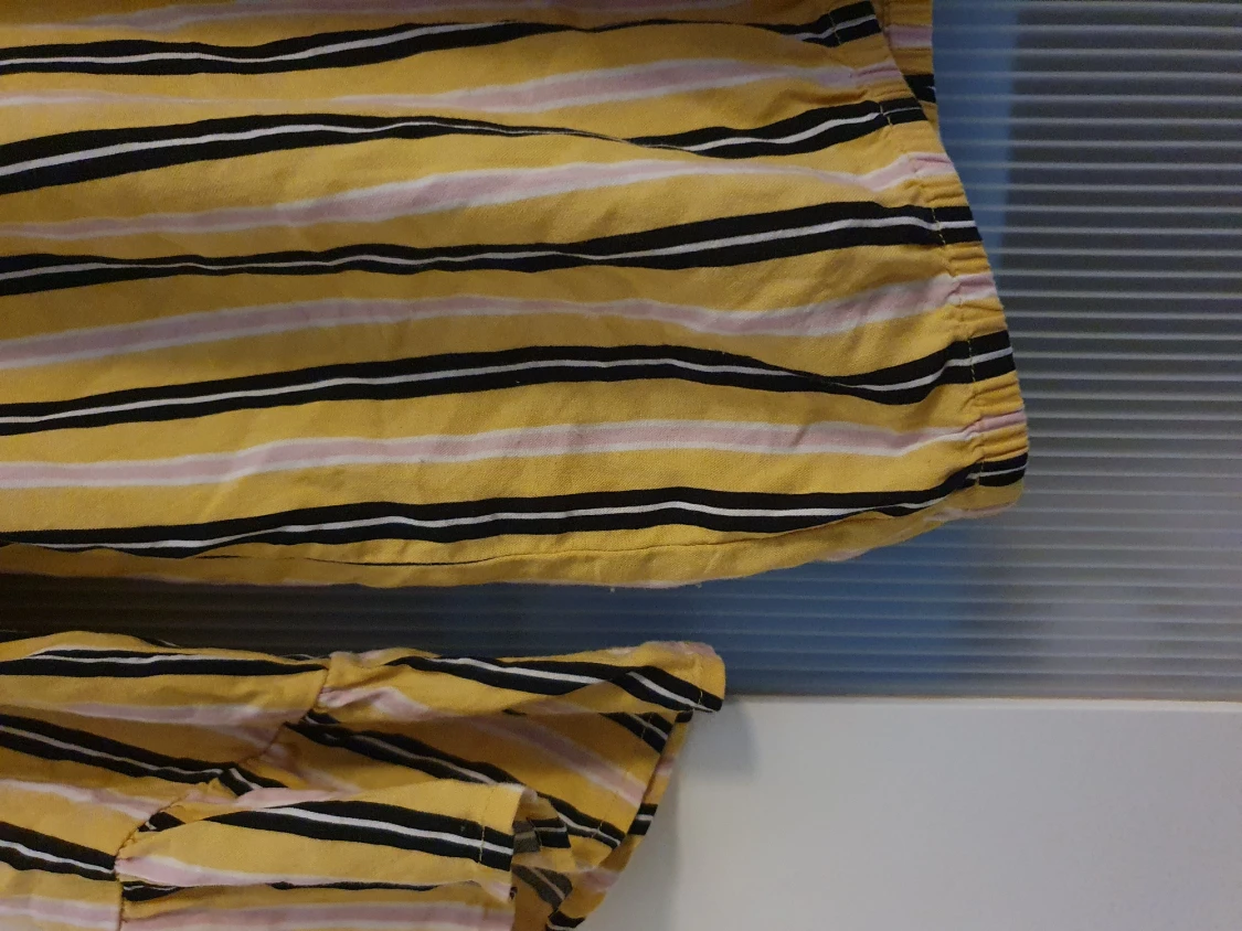 Flowig randig blus - 90