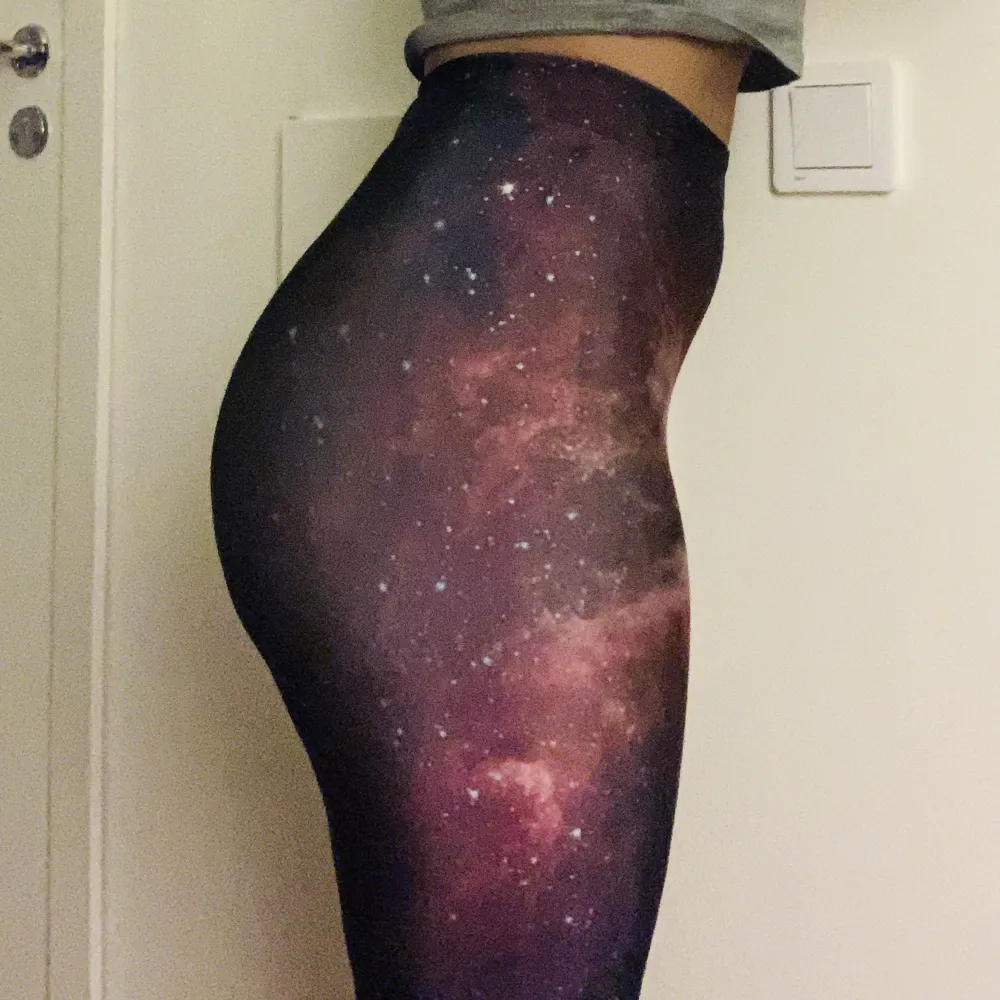 Great galaxy print leggings size S, perfect for workout/yoga. Very flexible, not transparent. . Jeans & Byxor.