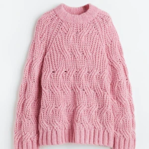 Rosa stickad tröja!  - Säljer den slutsålda oversized rosa stickade tröjan från hm! Nypris 500! 