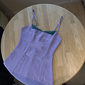 Purple mini dress - Pastell miniklänning, storlek XS, helt ny med lapparna kvar ♥️