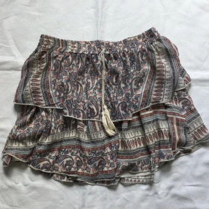 Kjol - Superfin kjol med ett snöre på, passar till xs-s