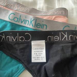 3-pack Calvin Klein stringtrosor i stl XS. Aldrig använda pga fel storlek. Köpta för 500kr