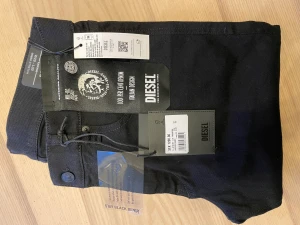 Diesel jeans  - Helt ny! Strl 29x32. Köpa för 1200 säljer för 900kr.  Finns att hämta i Jakobsberg eller fraktar(köparen står för frakten)🌺