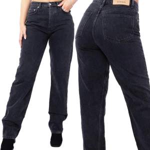 Säljer mina svart/gråa adsgn jeans som är i väldigt bra kvalite och skick. Använda några gånger men har hållt sig exakt likadana.   Nypris: 699