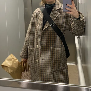 Riktig kappa i ull - Från hm, köpt för ett år sedan men endrast använd ett fåtal gånger! 