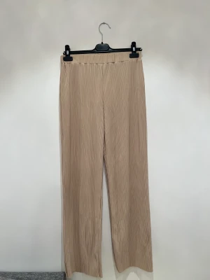 Ribbade byxor  - Oanvänt 