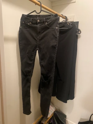 Jeans  - Nästan ny jeans fräsch och Stretch, har inte använt den en ända gång 