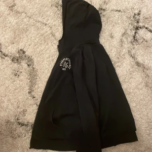 kofta  - en skit nais kofta som är mysig och snygg passform. En av favoriterna men säljer för jag har så många.