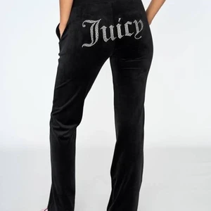 Juicy couture  - Säljer nu mina jätte fina juicy couture byxor i storlek xs, dem är knappt använda Köparen står för frakt (vill gärna få sålt så snabbt som möjligt 