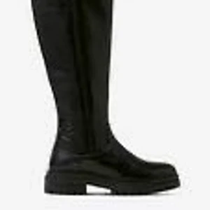 Boots/ höga stövlar - Säljer dessa superfina boots/ stövlar då dem ej kommer till användning, väldigt fint skick och i en storlek 41! Säljer för 250 då jag köpte dem för 700