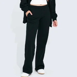 Bikbok mjukisbyxor  - Slutsålda överallt, skirv för flera bilder 