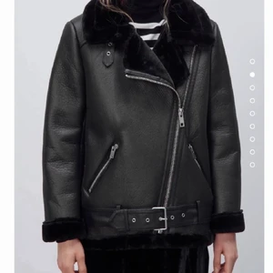 Jacka  - Nypris 1195kr. Priset kan diskuteras vid Snabbäffar. 