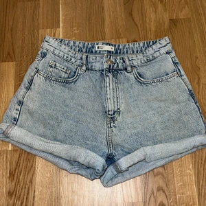 Shorts  - Shorts från Gina tricot i storlek 38 passar 36 också. Använt i gott skick 