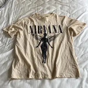 Nirvana t-shirt från H&M, Använt få gånger Bra skick:) strl M